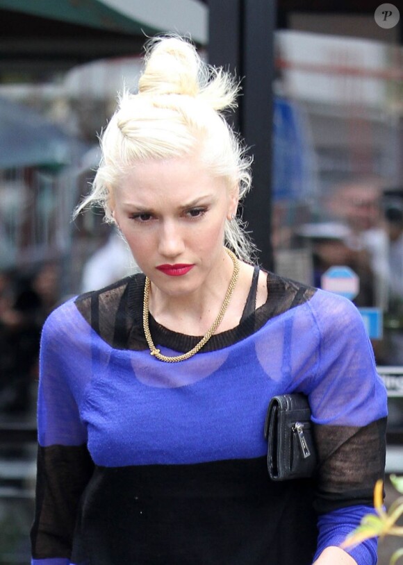 Gwen Stefani était de sortie à Valley Village près de Los Angeles, accompagnée de son fils Zuma. Le 14 avril 2012.