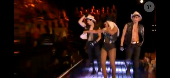 Christina Aguilera en live et en body sur le plateau de The Voice US, le 14 avril 2012sur NBC.