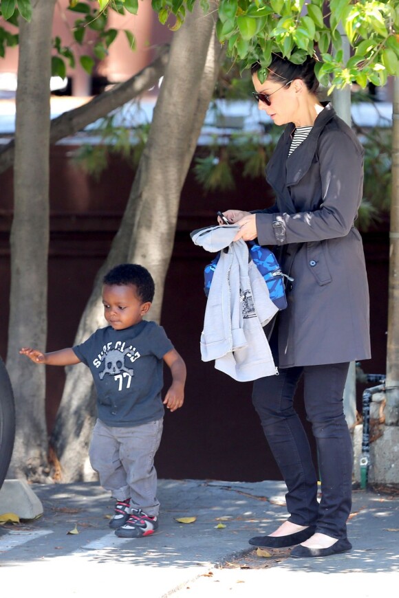Sandra Bullock et son fils Louis à Los Angeles le 17 avril 2012