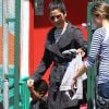 Sandra Bullock va chercher son fils Louis à l'école le 17 avril 2012 à Los Angeles
