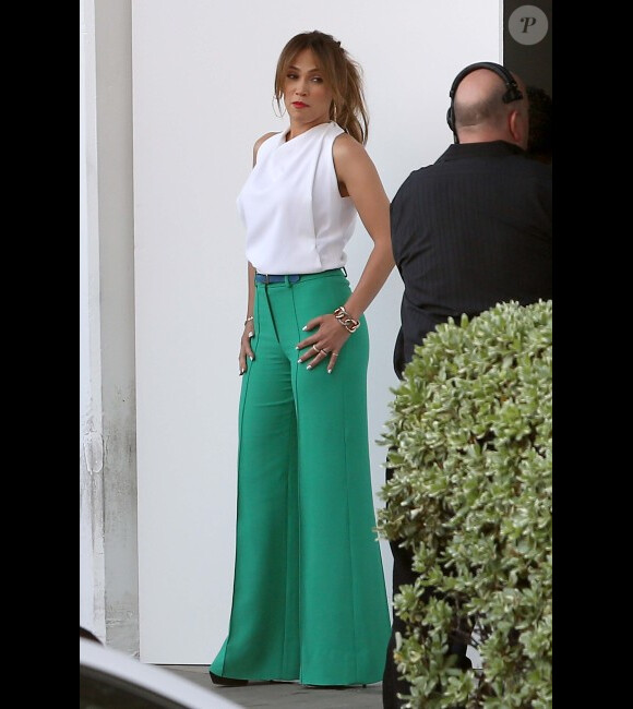 Jennifer Lopez, très élégante, sur le tournage d'American Idol, le 19 avril 2012 à Los Angeles