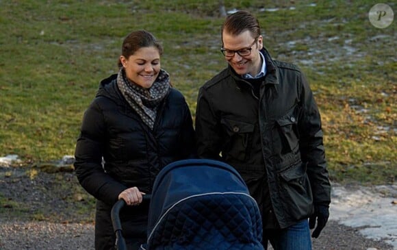 Promenade dans le parc du palais Haga, quelques jours après la naissance survenue le 23 février 2012 de la princesse Estelle de Suède.