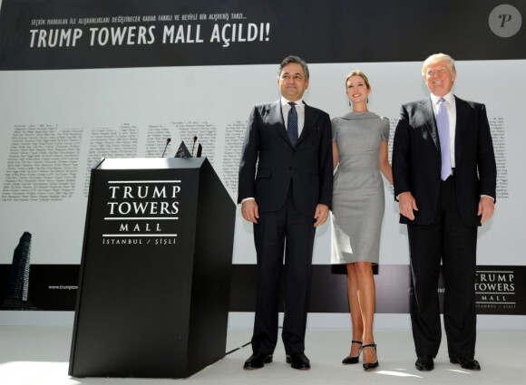 Donald Trump et sa fille Ivanka Trump, vice-présidente du département Développement et Acquisitions au sein de la Trump Organization, inauguraient à Istanbul le Trump Towers Mall, le 20 avril 2012.