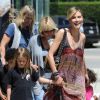 Heidi Klum était photographiée accompagnant ses trois enfants, Leni, Henry et Johan, à leur cours de karaté, à Los Angeles, ce samedi 21 avril.