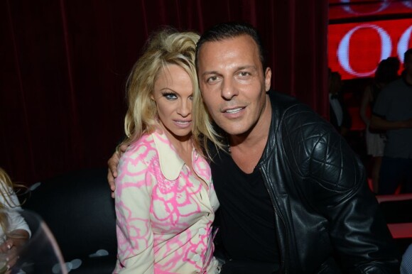 Pamela Anderson et Jean-Roch au VIP ROOM le 21 avril 2012 à Paris