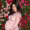 Julia Restoin-Roitfeld, radieuse et enceinte lors du dîner Chanel qui s'est déroulé le 24 avril 2012 en marge du Festival de Tribeca