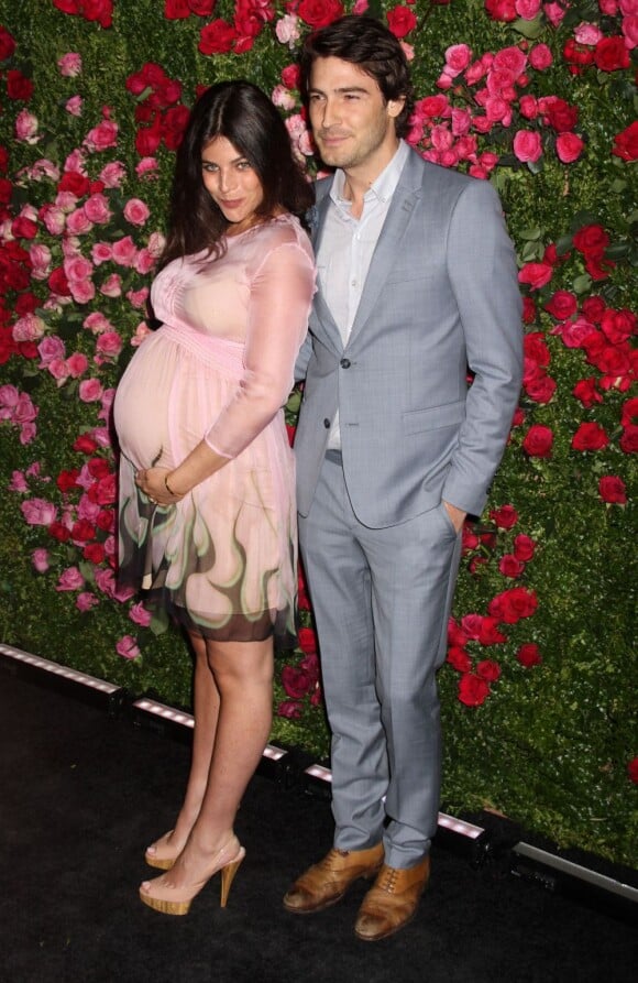 Julia Restoin-Roitfeld et son amoureux Robert Konjic lors du dîner Chanel qui s'est déroulé le 24 avril 2012 en marge du Festival de Tribeca