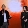 Alain Chamfort et Camélia Jordana sur le plateau de Vivement dimanche dans l'émission enregistrée le mercredi 25 février à Paris. Diffusion prévue le dimanche 6 mai.