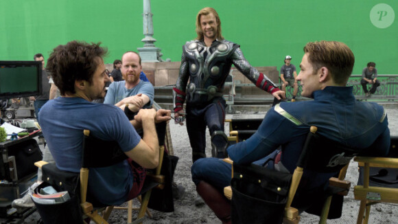 Joss Whedon et ses acteurs d'Avengers.