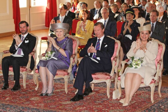 Le grand-duc héritier Guillaume de Luxembourg en activité officielle avec le couple grand-ducal en 2012