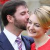 Photo des fiançailles du grand-duc héritier Guillaume de Luxembourg et de la comtesse Stéphanie de Lannoy, le 27 avril 2012, au château de Berg, à l'issue du déjeuner réunissant leurs deux familles, au lendemain de l'annonce de leurs fiançailles.