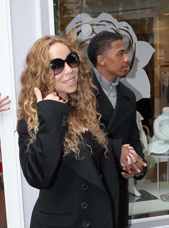 Mariah Carey et Nick Cannon en plein shopping avenue Montaigne à Paris, le 27 avril 2012.