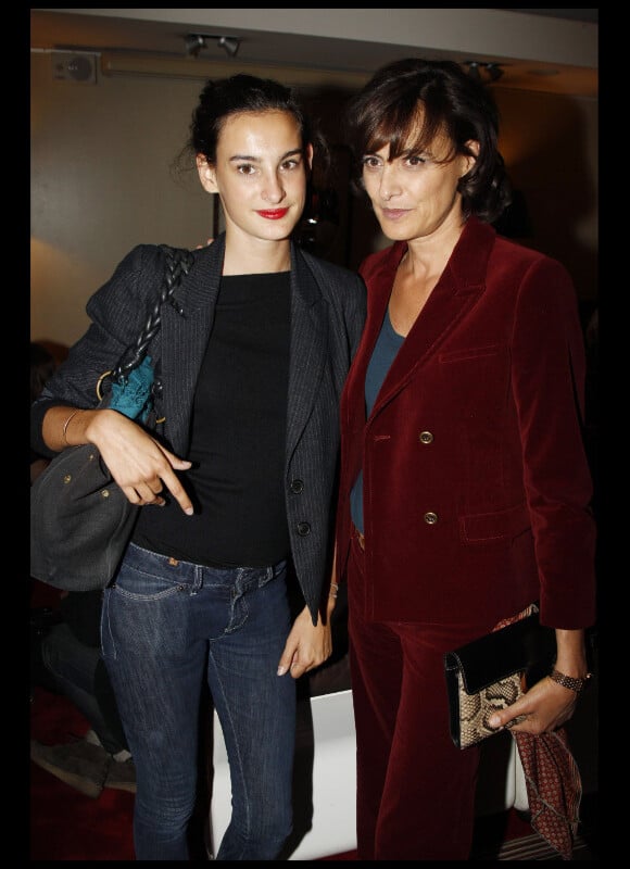 Inès de la Fressange et sa fille Nine, en septembre 2011 à Paris