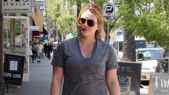 Hilary Duff, une jeune maman énergique aux formes arrondies