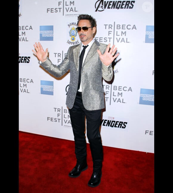 Robert Downey Jr fait son show lors de l'avant-première à New York dans le cadre du festival de Tribeca du film Avengers, le 28 avril 2012