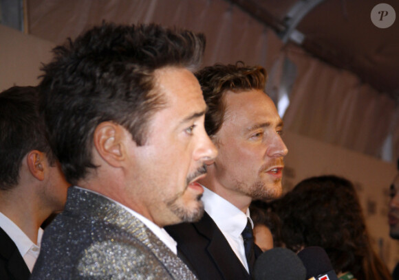 Robert Downey Jr. et tom Hiddleston lors de l'avant-première à New York dans le cadre du festival de Tribeca du film Avengers, le 28 avril 2012