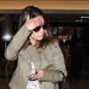 Mila Kunis à l'aéroport de Los Angeles. Le 28 avril 2012.