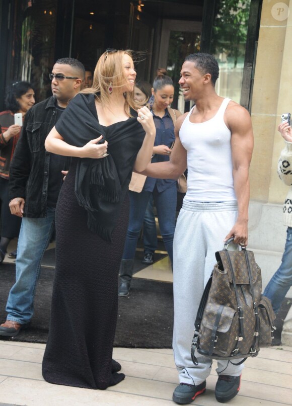 Mariah Carey et son mari Nick Cannon quittent Paris après leur week-end amoureux. Le 29 avril 2012.