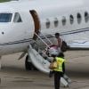 Nick Cannon embarque dans le jet privé à l'aéroport du Bourget, destination l'Autriche. Le 29 avril 2012.