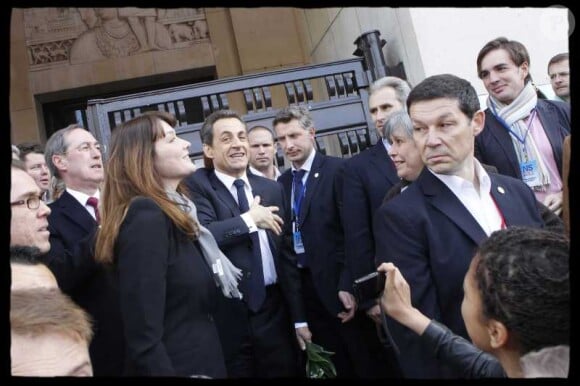 Nicolas Sarkozy et Carla Bruni le 1er mai 2012 lors du meeting de Nicolas Sarkozy au Trocadéro à Paris