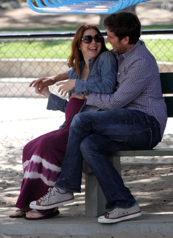 Alyson Hannigan enceinte est très tendre avec son mari Alexis Denisof, le 3 mai 2012 à Los Angeles