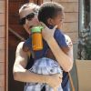 Sandra Bullock avec son adorable petit Louis, le 28 avril 2012 à Los Angeles.