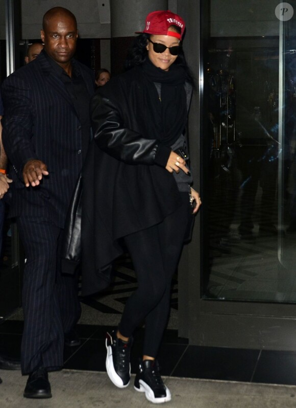 Rihanna devant son hôtel new-yorkais, le 5 mai 2012 avant d'apparaître au Saturday Night Live, en direct sur CBS.