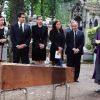Emmanuelle de Dampierre, duchesse douairière de Ségovie et d'Anjou, morte le 3 mai 2012 à Rome, a été inhumée en petit comité (notamment son petit-fils le prince Louis de Bourbon, avec son épouse la princesse Maria Margarita et sa mère Maria del Carmen Martinez Bordiu y Franco) dans le caveau familial des Dampierre, maison apparentée à la Maison de Bourbon, au cimetière de Passy, à Paris, le 11 mai 2012.
Une messe de funérailles avait préalablement eu lieu en l'église Notre-Dame du Val-de-Grâce, rassemblant autour de Louis de Bourbon la famille légitimiste et la Maison de France.