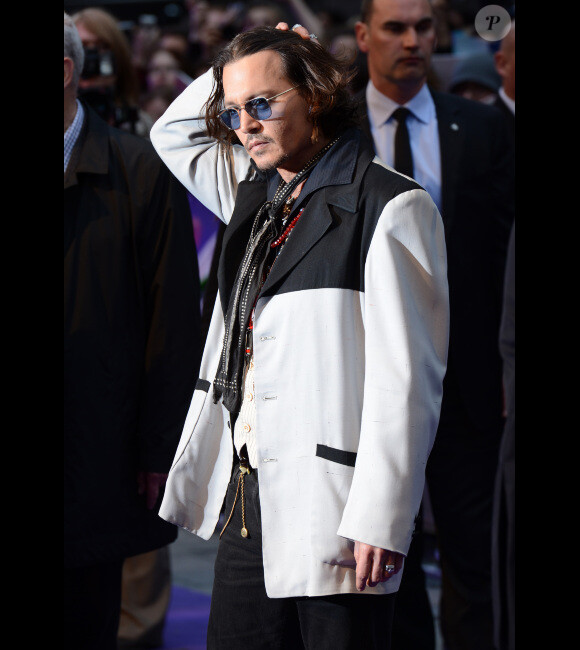 Johnny Depp lors de l'avant-première à Londres du film Dark Shadows le 9 mai 2012