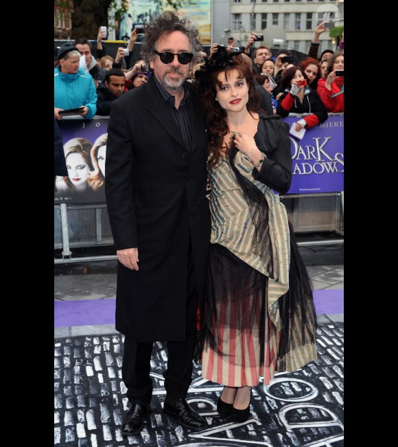 Tim Burton et Helena Bonham Carter lors de l'avant-première à Londres du film Dark Shadows le 9 mai 2012