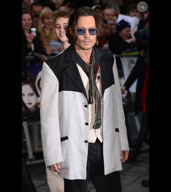 Johnny Depp lors de l'avant-première à Londres du film Dark Shadows le 9 mai 2012