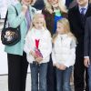 Le prince Charles de Bourbon-Siciles, son épouse Camilla et leurs deux filles Maria Carolina et Maria Chiara ont découvert dimanche 6 mai 2012 le PlanetSolar et le Village solaire attenant, au terme du premier tour du monde 100% solaire réalisé par le catamaran.