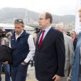  Absent le jour même de l'arrivée (le 4 mai), le prince Albert de Monaco n'a pas manqué de venir samedi 5 mai 2012 saluer et féliciter l'équipage du Türanor PlanetSolar, qui a réalisé le premier tour du monde 100% solaire. Le souverain a eu droit à une visite guidée du catamaran. 
