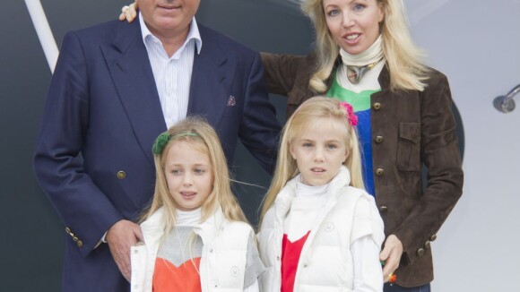 Charles et Camilla de Bourbon-Siciles et leurs filles épatés par le PlanetSolar