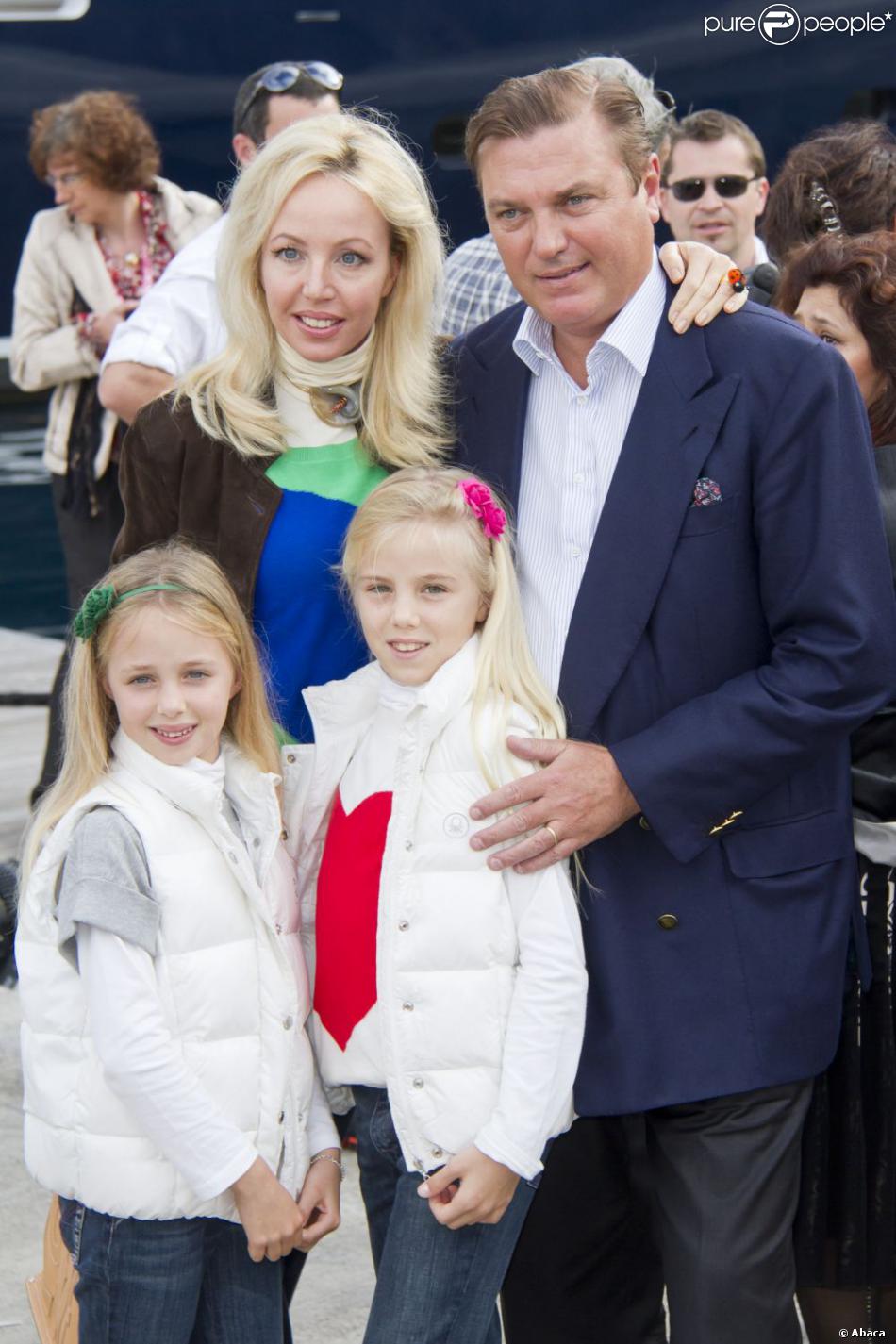 Charles de BourbonSiciles, son épouse Camilla et leurs deux filles