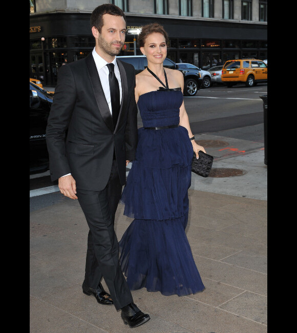 Le couple Benjamin Millepied et Natalie Portman lors du gala de printemps du New York Ballet le 10 mai 2012