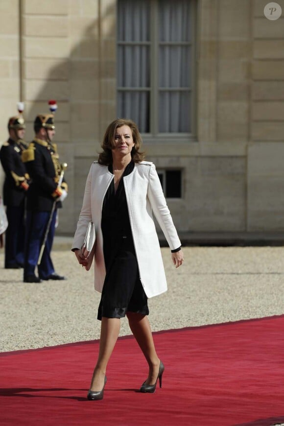 Valérie Trierweiler arrive dans l'allée de l'Elysée lors de la passation de pouvoir entre Nicolas Sarkozy et François Hollande, le 15 mai 2012.
