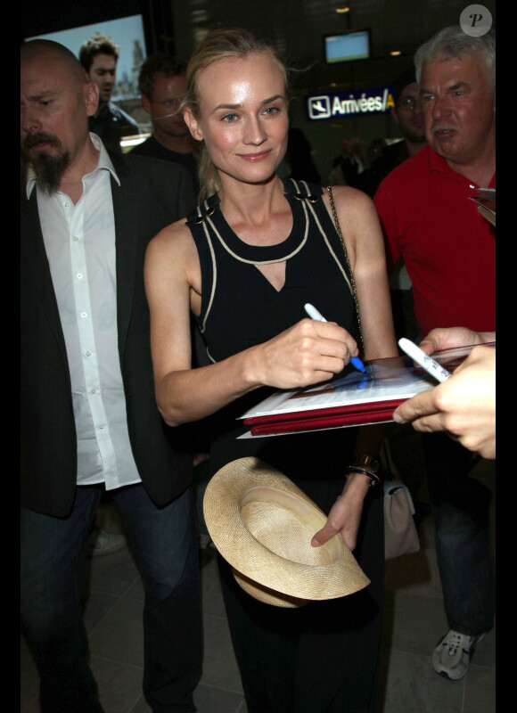 Diane Kruger arrive à l'aéroport de Nice le 15 mai 2012. Direction le festival de Cannes, pour assurer son rôle de membre du jury.
