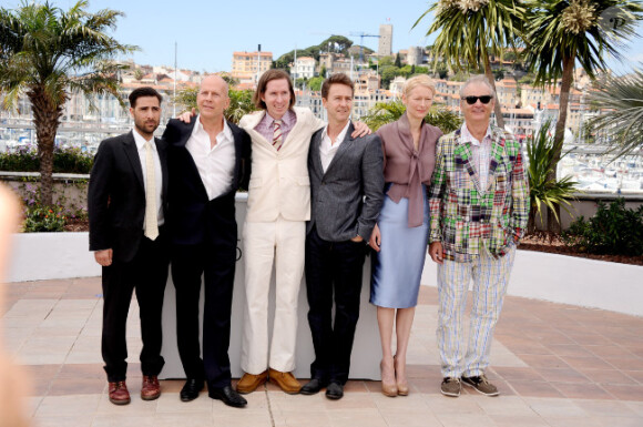 Jason Schwartzmann, Bruce Willis, Wes Anderson, Edward Norton, Tilda Swinton et Bill Murray lors du photocall du film Moonrise Kingdom le 16 mai 2012 au festival de Cannes
