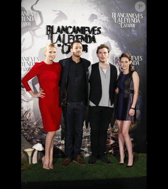 Charlize Theron, le réalisateur Rupert Sanders, Sam Claflin et Kristen Stewart à Madrid le 17 mai 2012.