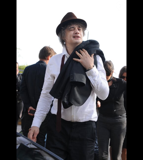 Pete Doherty surpris dans les rues de Cannes, le dimanche 20 mai 2012.