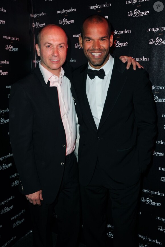 A droite, Amaury Nolasco au Magic Garden meets le Baron à Cannes le 19 mai 2012
