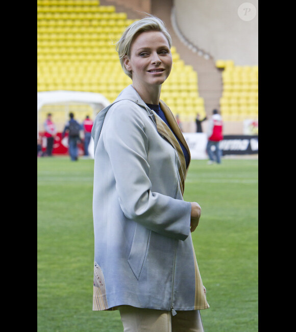 La princesse Charlène lors d'un match de foot de charité donné en faveur de l'association de la princesse Charlène au Stade Louis II de Monaco le 22 mai 2012