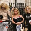 Tracy Anderson, Gwyneth Paltrow et Madonna à Londres, le 16 avril 2008.