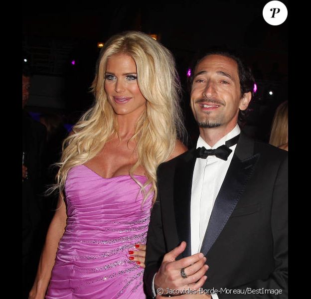 Victoria Silvstedt Entre Adrien Brody Et Son Amoureux Elle Prend La Pose Purepeople