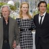 Clive Owen, Nicole Kidman et le réalisateur Philip Kaufman lors du photocall de Hewingway & Gellhorn, au Festival de Cannes le 25 mai 2012.