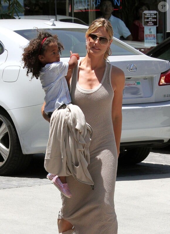 Heidi Klum et sa fille Lou. Los Angeles, le 26 mai 2012.