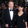 Alec Baldwin et sa fiancée Hilaria Thomas lors de la montée des marches de la cérémonie de clôture, le 27 mai 2012 au Festival de Cannes.