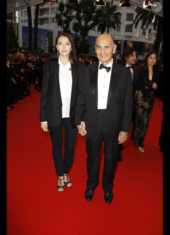 Guy Marchand et sa femme lors de la montée des marches de la cérémonie de clôture, le 27 mai 2012 au Festival de Cannes.