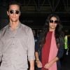 Fatigués, Matthew McConaughey et sa fiancée Camila Alves arrivent à l'aéroport de Los Angeles le 28 mai 2012